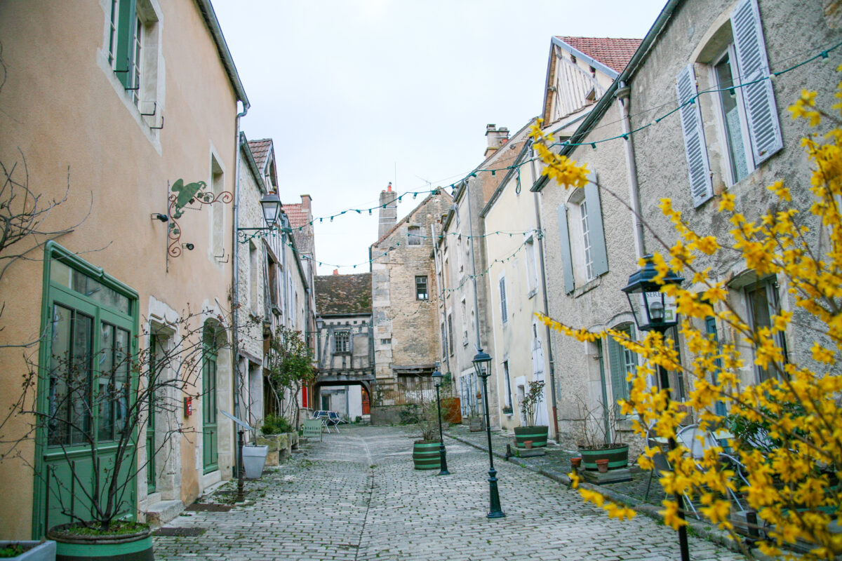 photo de la rue à côté de la maison