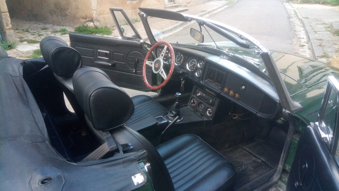 Photo de l'intérieur de la voiture MGB roadster