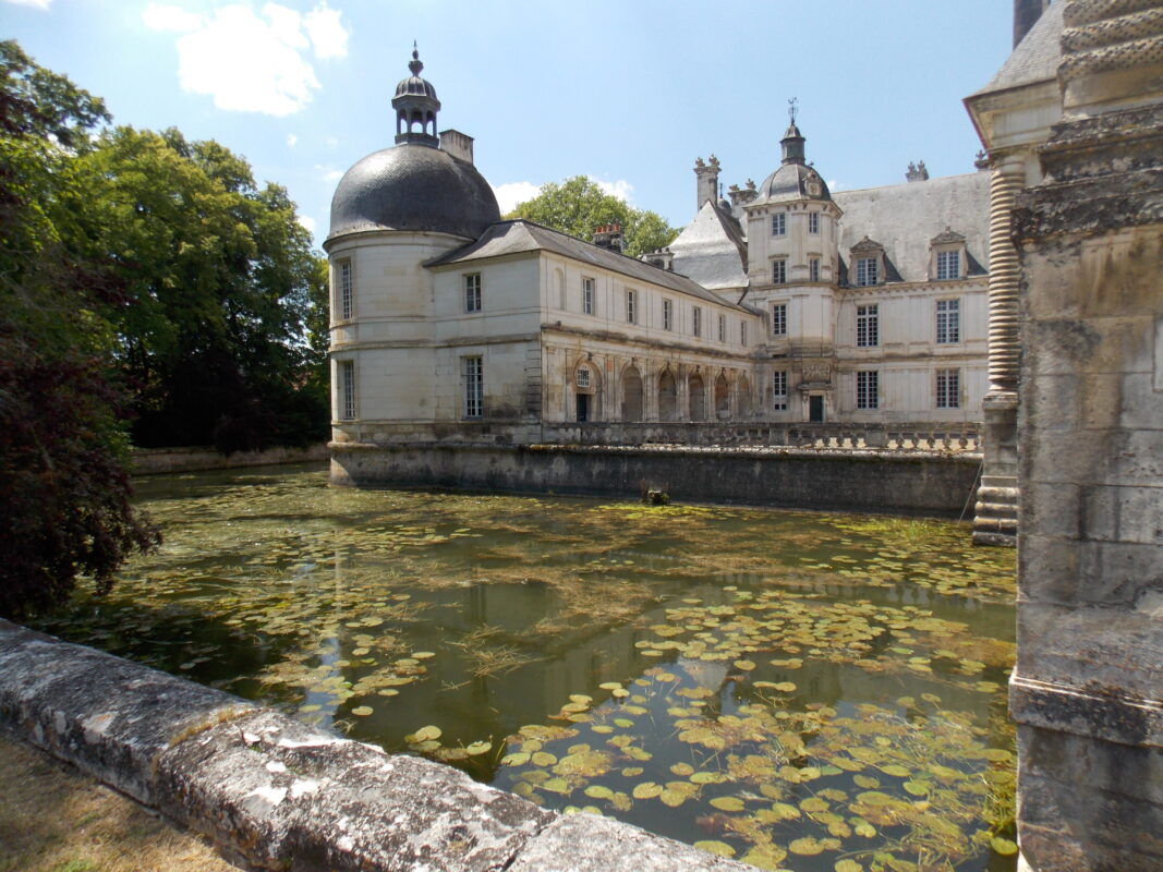 Chateau_de_Tanlay_529_Flip-de-Bruyn-CC-BY-SA-4.0-scaled