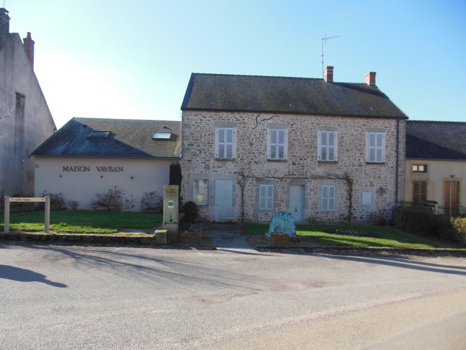 Maison_Vauban,_à_Saint-Léger-Vauban_Cjulien21, CC BY-SA 3.0