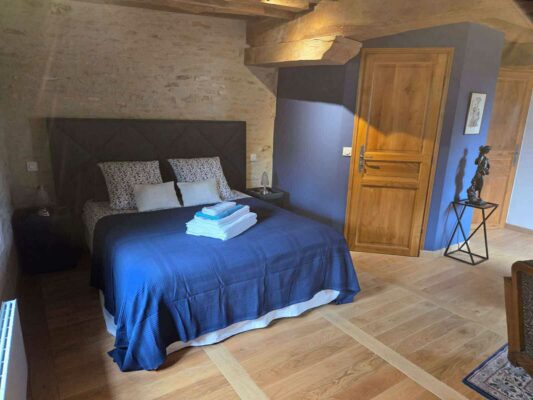 photo de la chambre Azur avec le lit